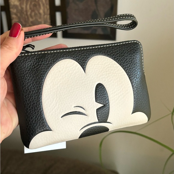 LAST ONE❤️🔥Authentic COACH Disney Wink Mickey leather zip around wristlet - Picture 4 of 8
